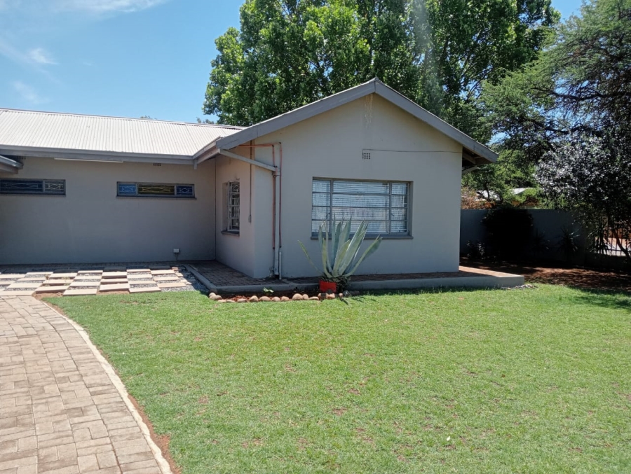 7 Bedroom Property for Sale in Kuruman Northern Cape